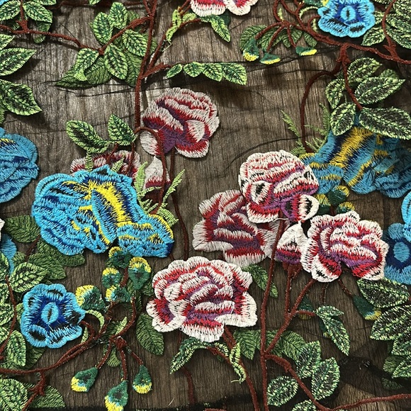 Vintage Floral Embroidered Mesh T-shirt - Picture 2 of 4